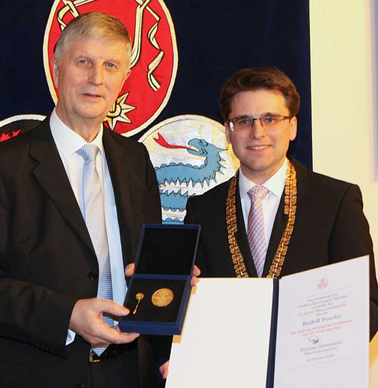 Goldenen Bürgermedaille der Stadt Dachau für Rudi Forche