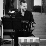 Simon Japha, Bandoneon, spielt die MisaTango in Dachau